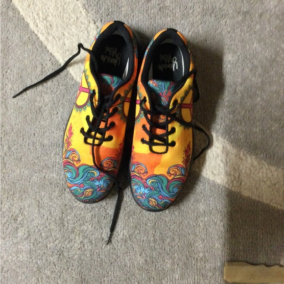 Designer Yes We Vibe. Shoes size 10 - Picture 4 of 4